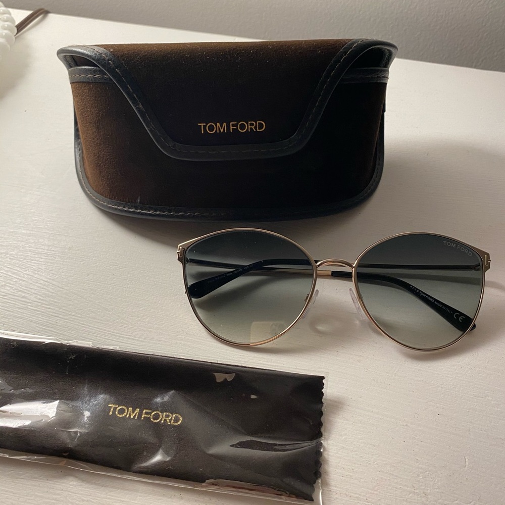 New 💯 Authentic Tom Ford sunglasses woman